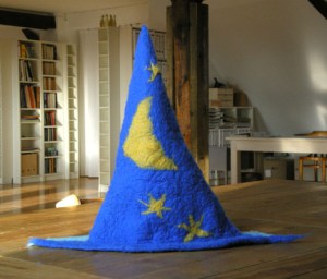 felted witch hat -day and night- 3