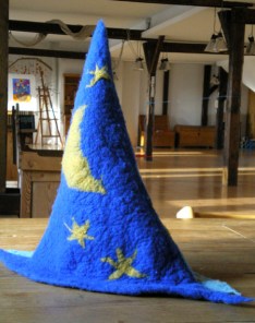 felted witch hat -day and night- 1
