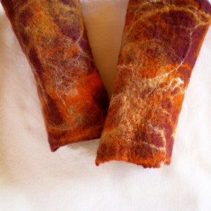  felted wrist warmers -cranberries-