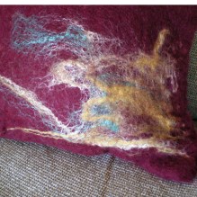 felted bag -darker than red-