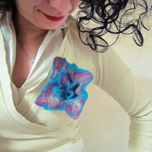felted flower brooch -A girl like you-