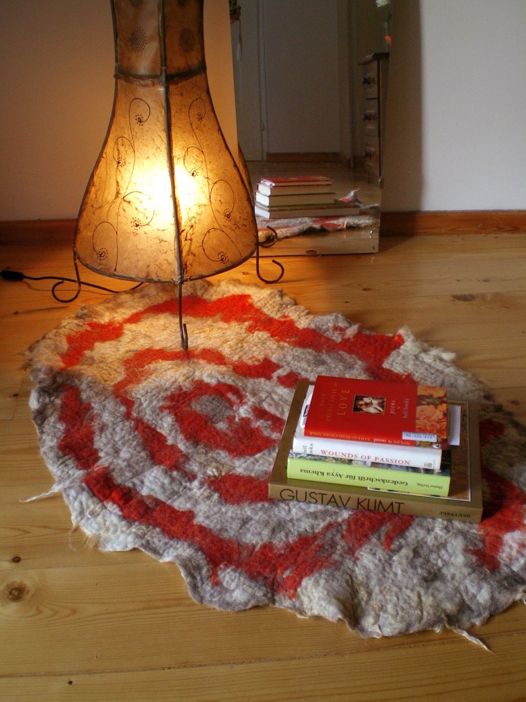 felted carpet -buenos dias-