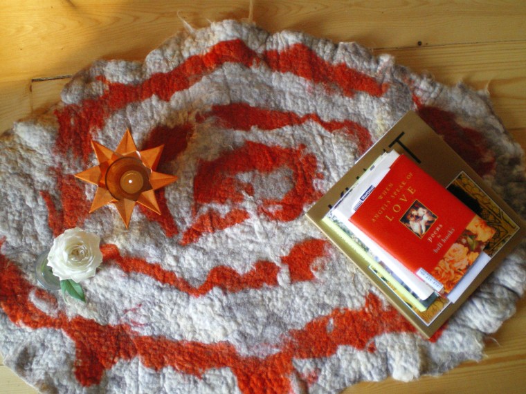 felted carpet -buenos dias-