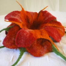 felted flower brooch -desert rose-