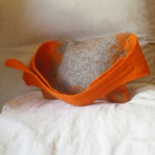 felted waist bag -queen of convenience-