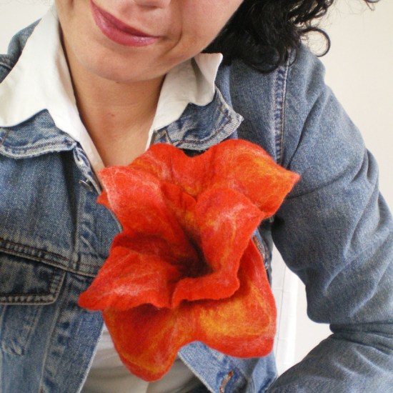 felted flower brooch -wild orchid-