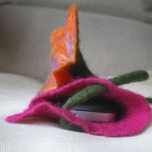 felted mobile phone case -Iris-