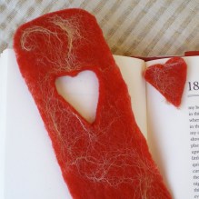 felted bookmark -peach-