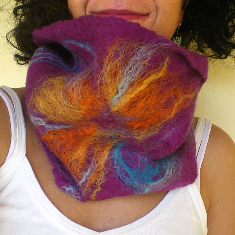 felted neck warmer -ultraviolet-