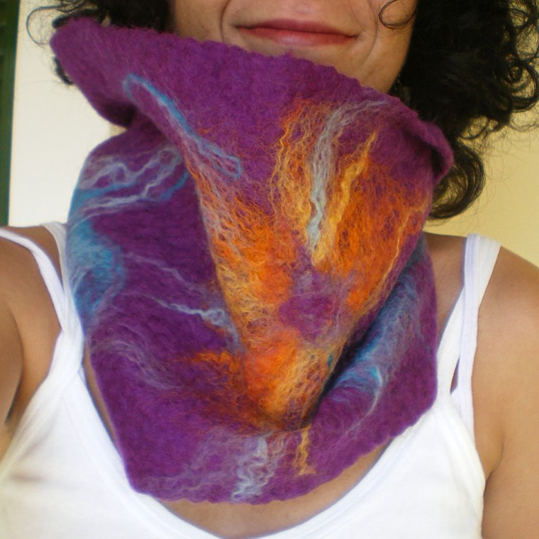 felted neck warmer -ultraviolet-