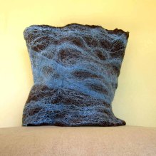  felted neck warmer -ice blue-