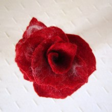 felted flower brooch -red red rose-