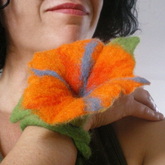 felted flower bracelet -sister Dew-