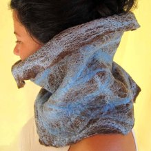 felted neck warmer -ice blue-
