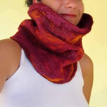  felted neck warmer -cherry brandy-