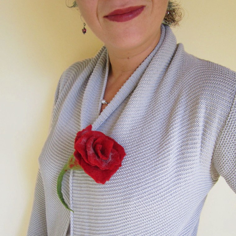  felted flower brooch -red red rose-