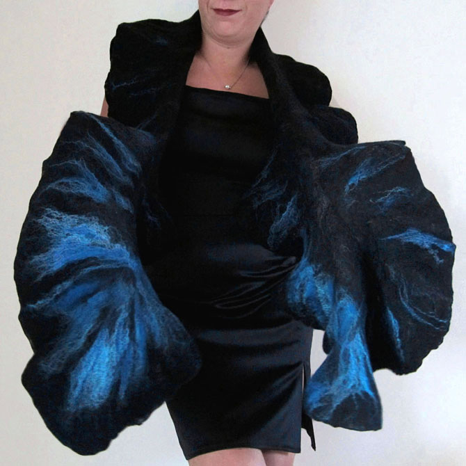 felted ruffled scarf -blue bird-
