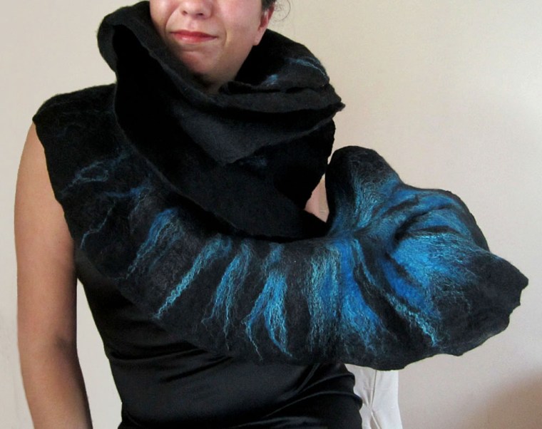 felted ruffled scarf -blue bird-