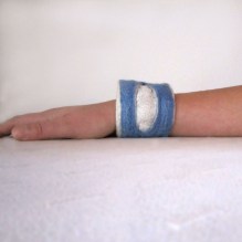 felted cuff - bracelet -blue lagoon-