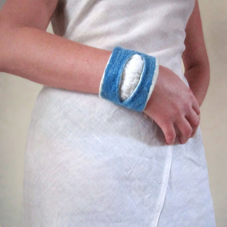 felted cuff - bracelet -blue lagoon-