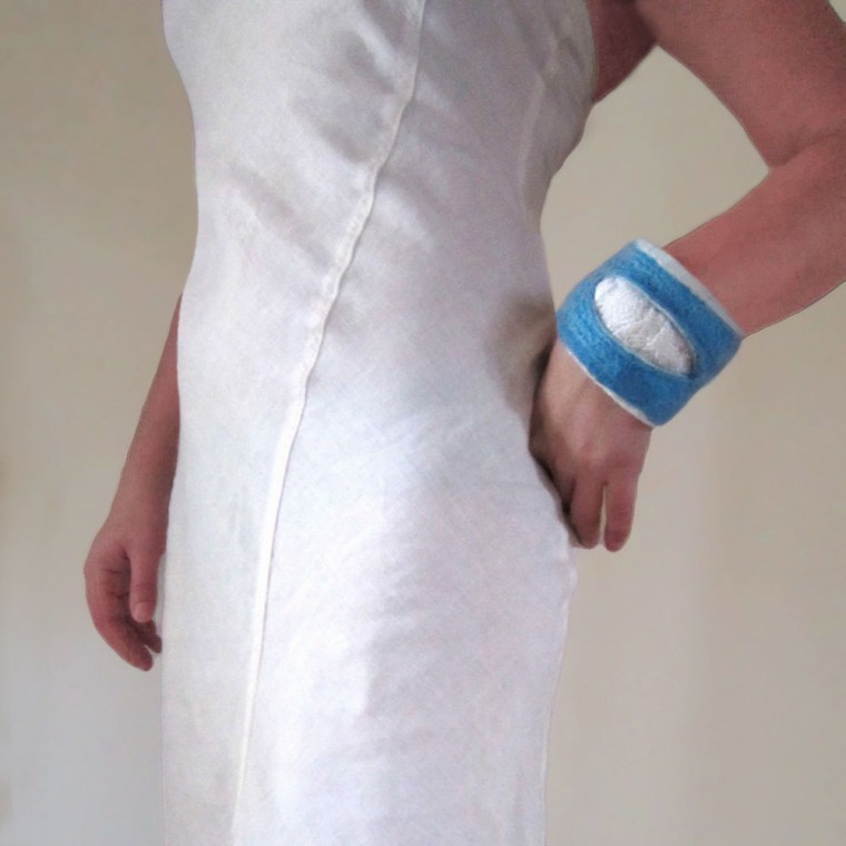 felted cuff - bracelet -blue lagoon-