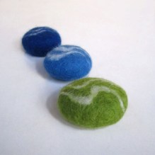 felted pebbles -water-