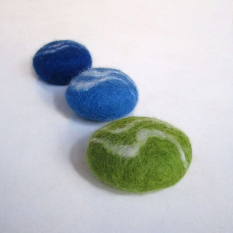 felted pebbles -water-
