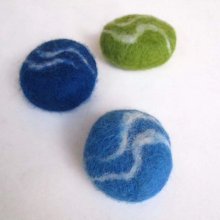 felted pebbles -water-