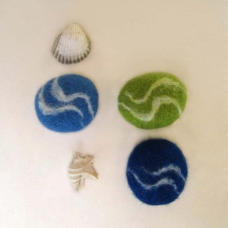 felted pebbles -water-