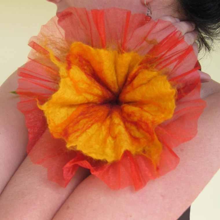  felted flower -summer beginning-