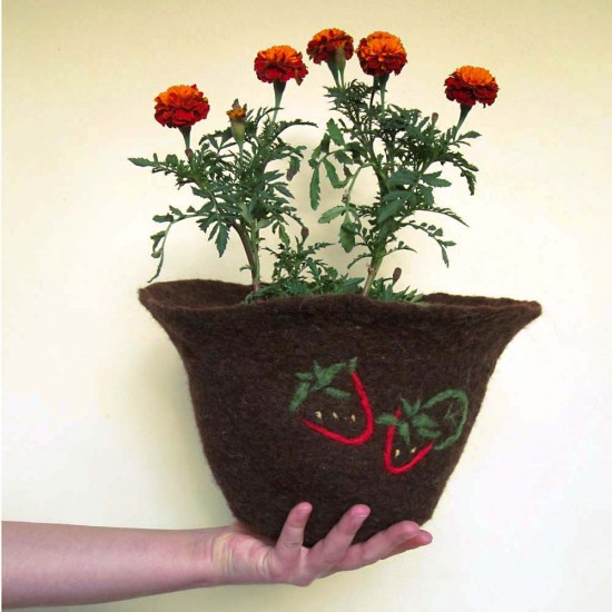 felted bowl -strawberries-