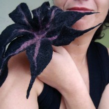 felted flower -black black heart-