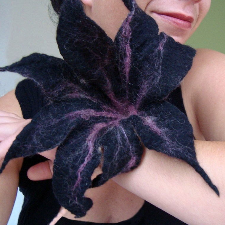 felted flower -black black heart-