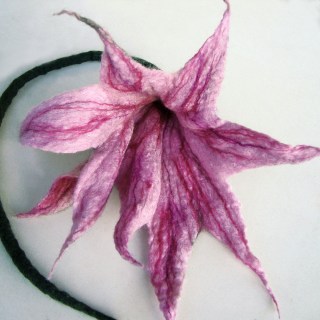felted flower -pink-