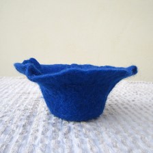 felted pot -deep blue-
