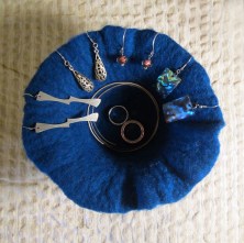 felted pot -deep blue-